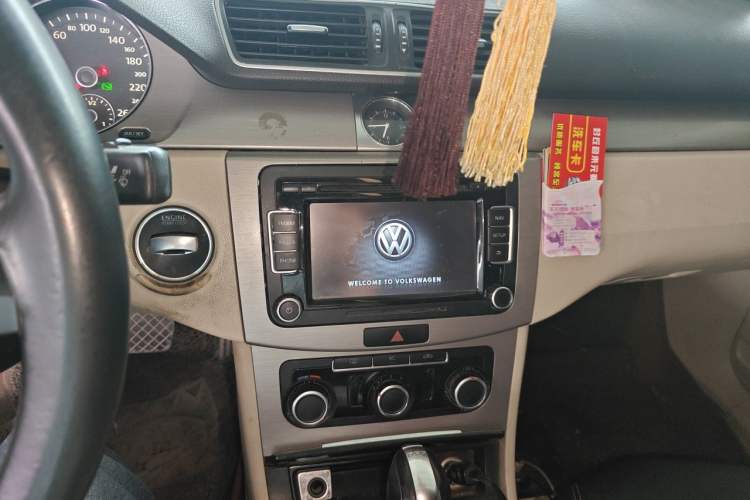 Used Volkswagen Magotan 2012 Revised Version 1.8TSI Leading Edition Audio And AC Panel