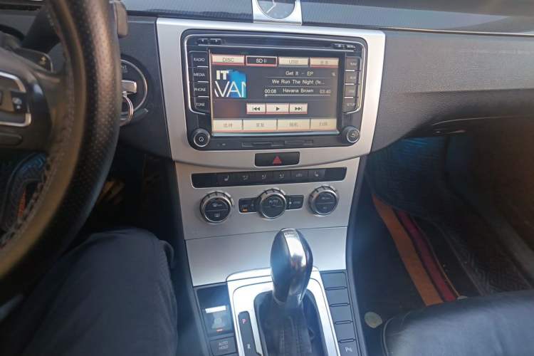 Used Volkswagen Magotan 2012 1.8TSI Prestige Model Audio And AC Panel