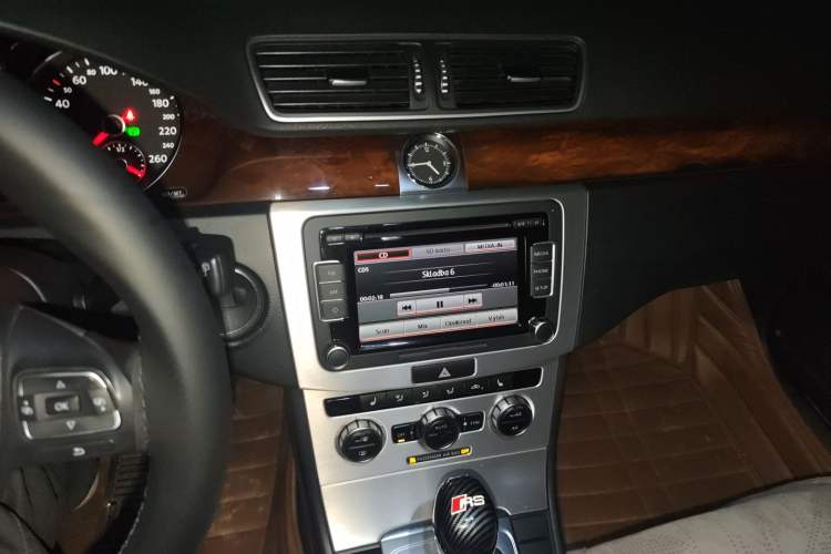 Used Volkswagen Magotan 2012 Travel Edition 2.0 TSI Comfort Version Audio And AC Panel