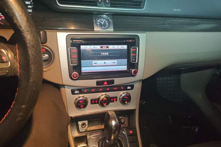 Used Volkswagen Magotan 2012 2.0 TSI Prestige Edition Audio And AC Panel