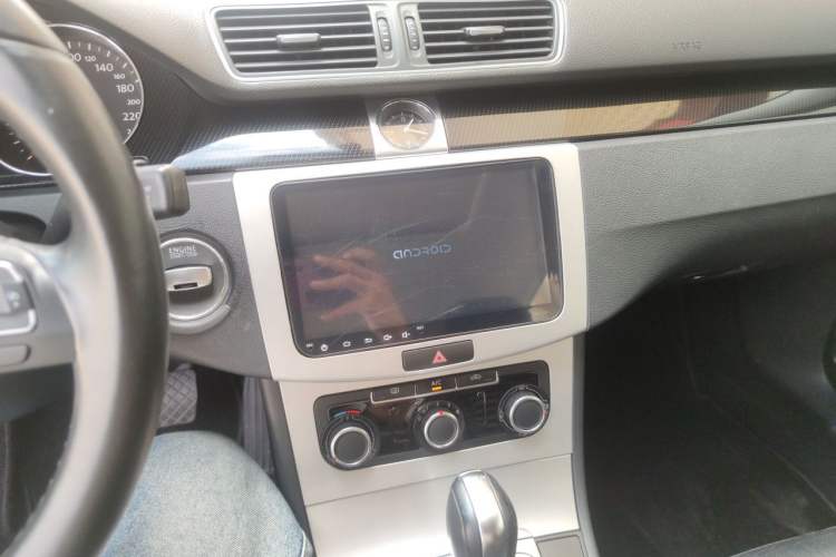 Used Volkswagen Magotan 2012 Revised Version 1.8TSI Leading Edition Audio And AC Panel