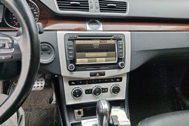 Used Volkswagen Magotan 2012 3.0 FSI Flagship Edition Audio And AC Panel