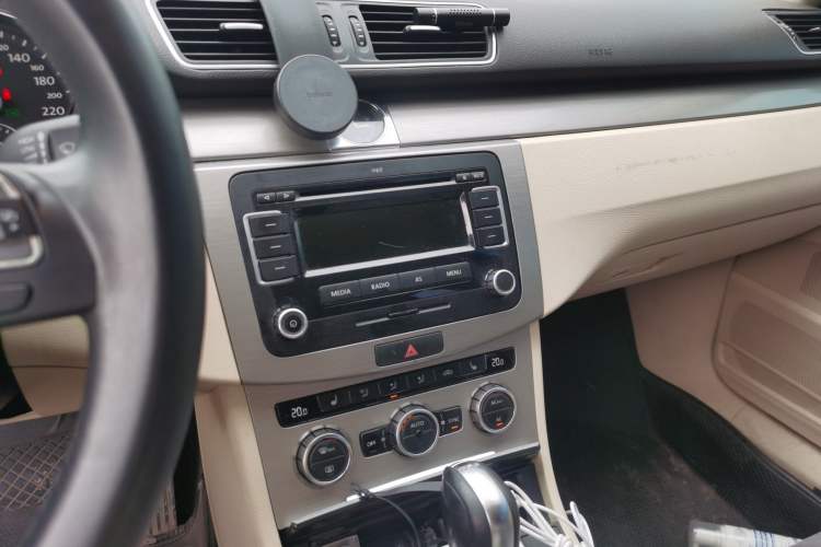 Used Volkswagen Magotan 2012 1.8TSI Luxury Model Audio And AC Panel