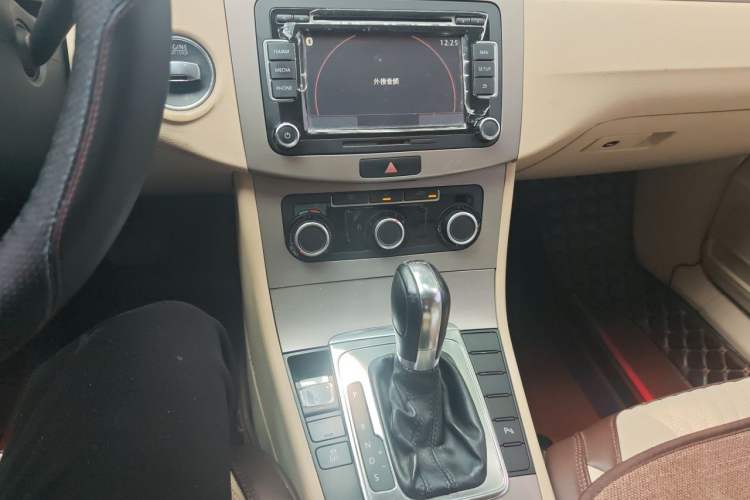 Used Volkswagen Magotan 2012 Revised Version 1.8TSI Leading Edition Audio And AC Panel