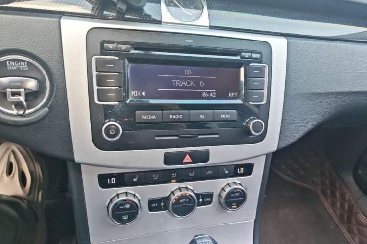Used Volkswagen Magotan 2012 1.8TSI Luxury Model Audio And AC Panel