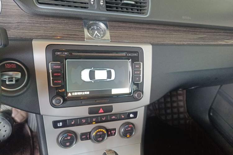 Used Volkswagen Magotan 2012 Revised Version 2.0 TSI Supreme Edition Audio And AC Panel