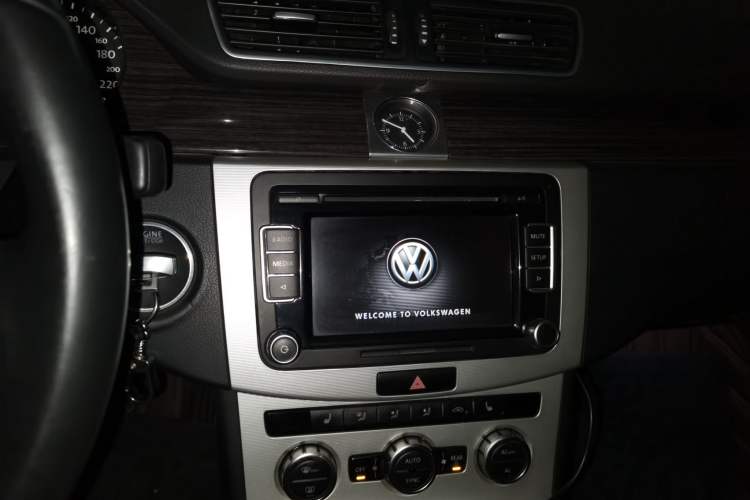 Used Volkswagen Magotan 2012 2.0 TSI Prestige Edition Audio And AC Panel
