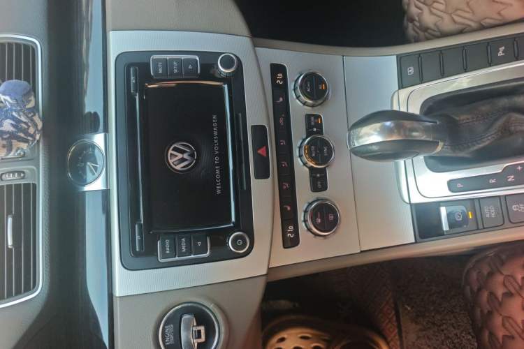 Used Volkswagen Magotan 2012 1.8TSI Prestige Model Audio And AC Panel
