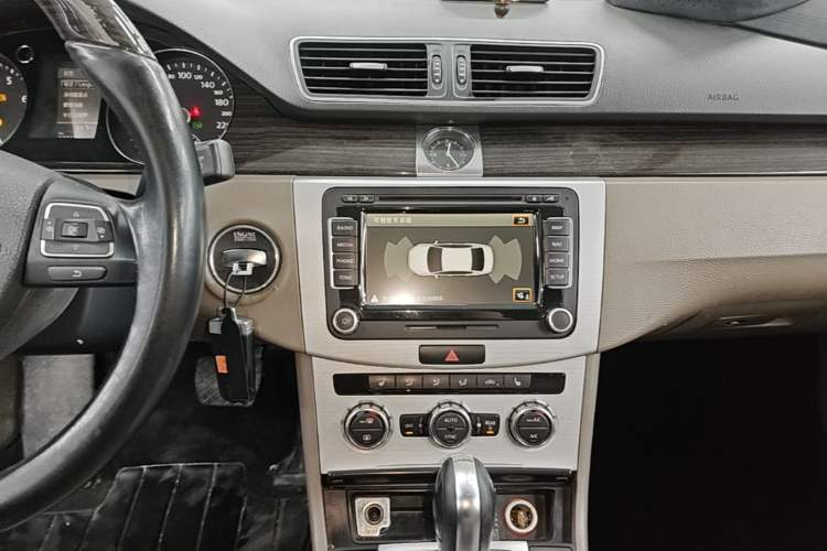 Used Volkswagen Magotan 2012 Revised Version 2.0 TSI Supreme Edition Audio And AC Panel