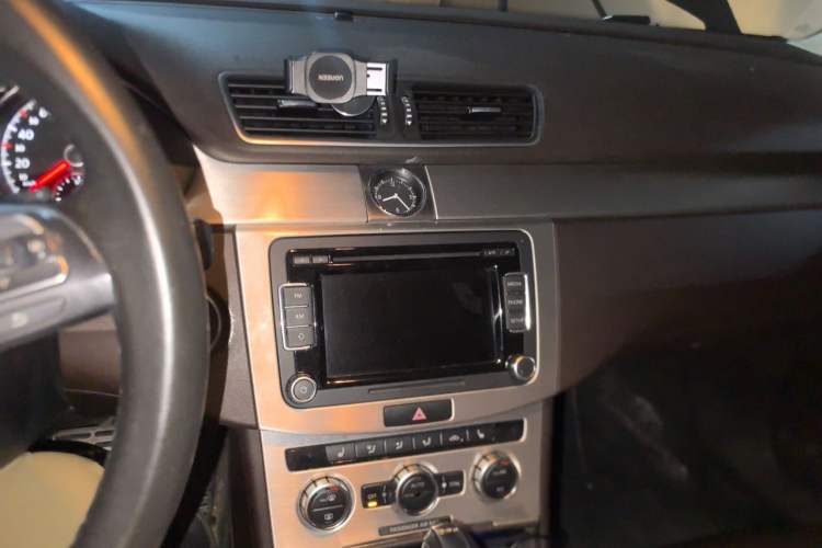Used Volkswagen Magotan 2012 Travel Edition 2.0 TSI 4x4 Comfort Version Audio And AC Panel