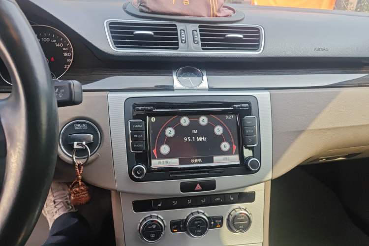 Used Volkswagen Magotan 2012 Facelift 1.8TSI Prestige Model Audio And AC Panel
