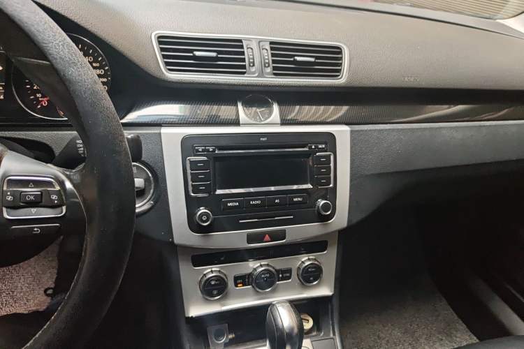 Used Volkswagen Magotan 2012 Revised 1.8TSI Luxury Version Audio And AC Panel