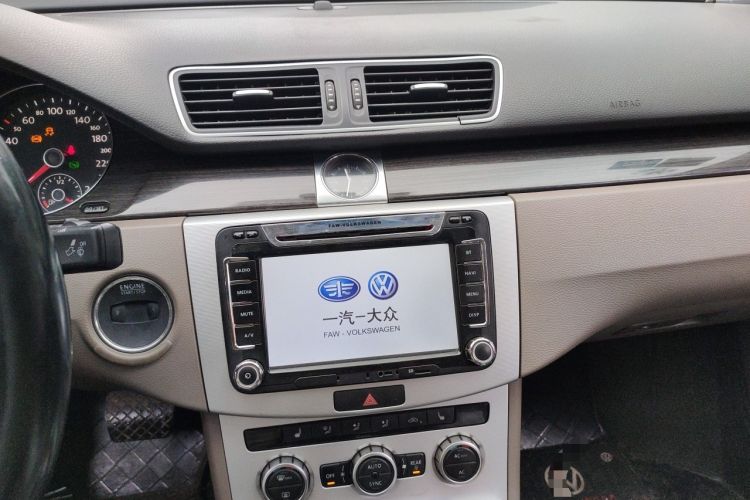 Used Volkswagen Magotan 2012 Facelift 2.0 TSI Prestige Model Audio And AC Panel