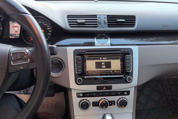 Used Volkswagen Magotan 2012 Revised Version 2.0 TSI Supreme Edition Audio And AC Panel
