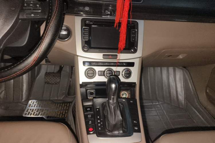 Used Volkswagen Magotan 2012 1.8TSI Prestige Model Audio And AC Panel