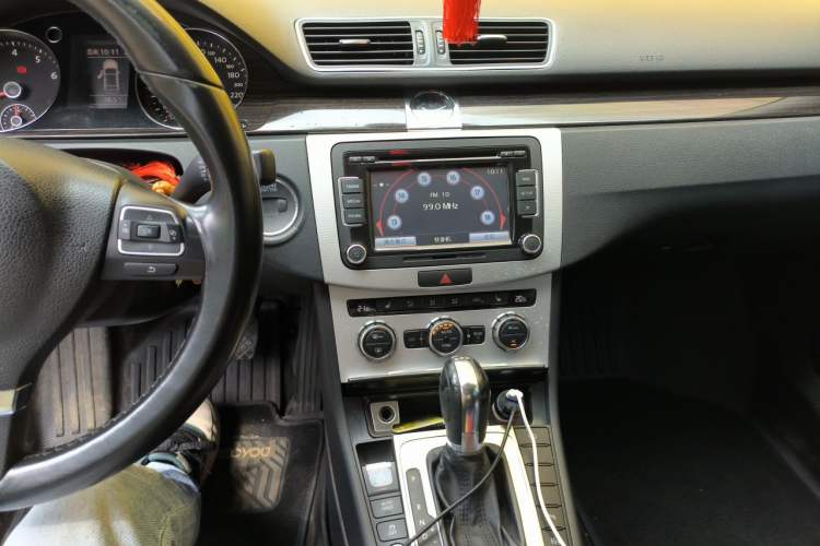 Used Volkswagen Magotan 2012 1.8TSI Prestige Model Audio And AC Panel