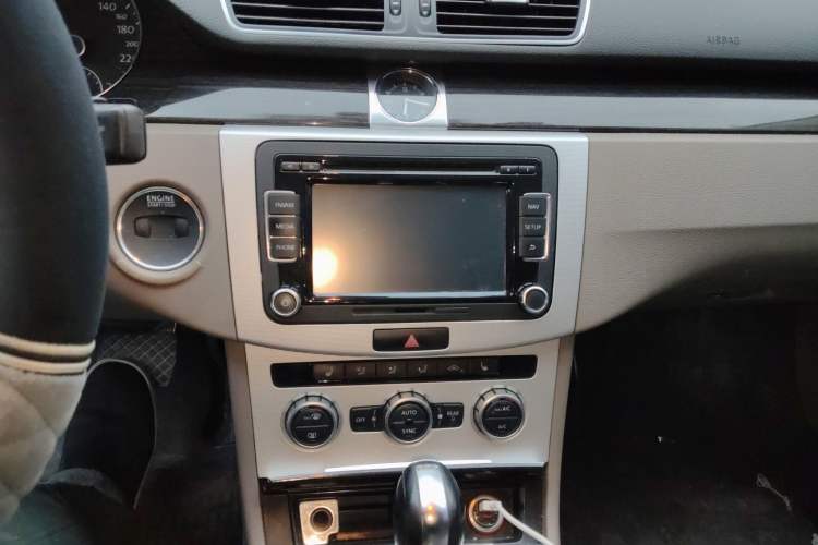 Used Volkswagen Magotan 2012 Facelift 1.8TSI Prestige Model Audio And AC Panel