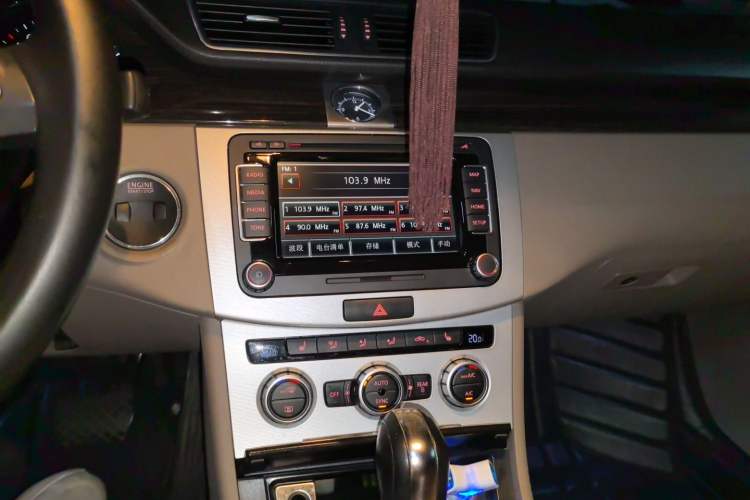 Used Volkswagen Magotan 2012 Revised Version 2.0 TSI Supreme Edition Audio And AC Panel