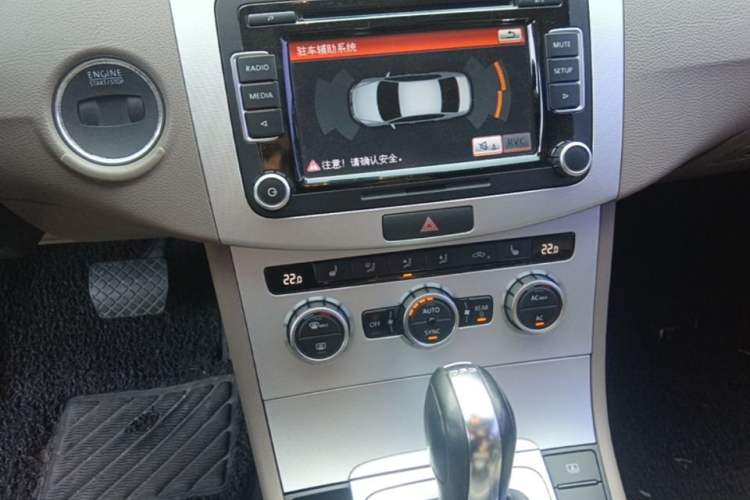 Used Volkswagen Magotan 2012 Facelift 2.0 TSI Prestige Model Audio And AC Panel