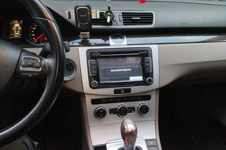 Used Volkswagen Magotan 2012 Facelift 1.8TSI Prestige Model Audio And AC Panel