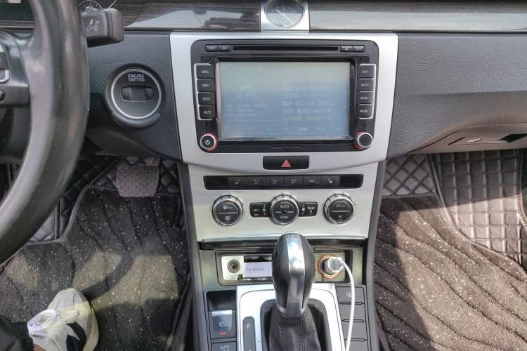Used Volkswagen Magotan 2012 2.0 TSI Prestige Edition Audio And AC Panel