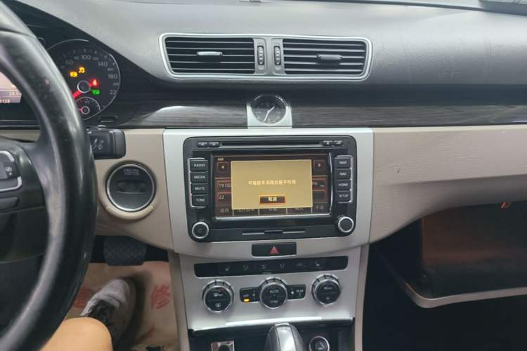 Used Volkswagen Magotan 2012 2.0 TSI Prestige Edition Audio And AC Panel