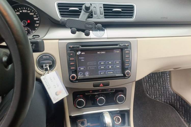 Used Volkswagen Magotan 2012 Revised Version 1.8TSI Leading Edition Audio And AC Panel