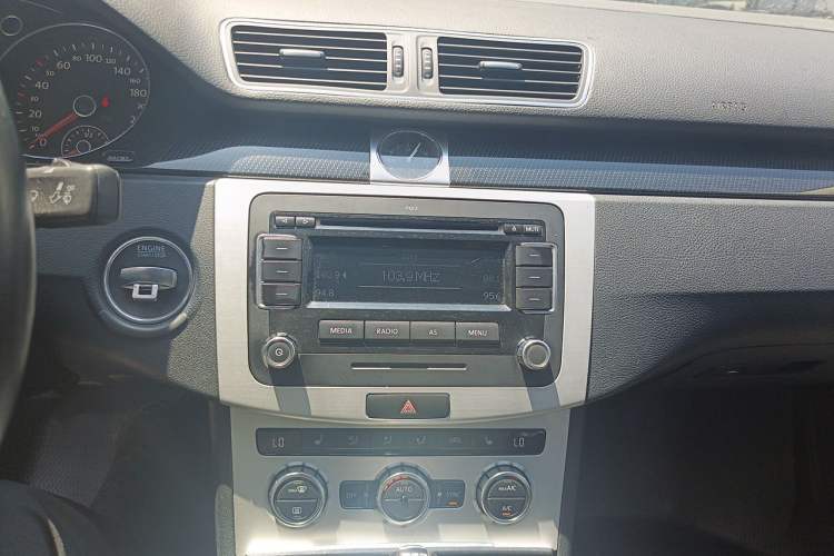 Used Volkswagen Magotan 2012 Revised 1.8TSI Luxury Version Audio And AC Panel