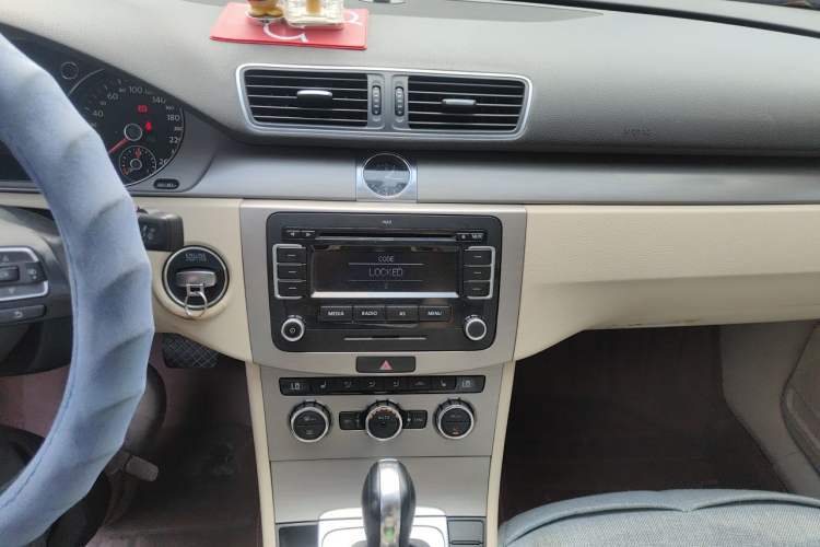 Used Volkswagen Magotan 2012 Revised 1.8TSI Luxury Version Audio And AC Panel