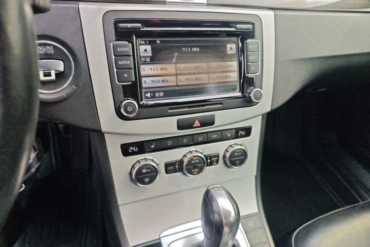 Used Volkswagen Magotan 2012 Facelift 1.8TSI Prestige Model Audio And AC Panel