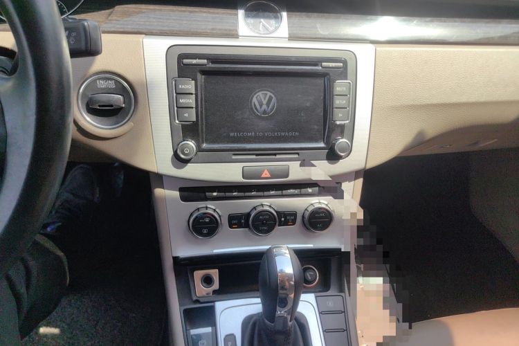 Used Volkswagen Magotan 2012 Facelift 2.0 TSI Prestige Model Audio And AC Panel