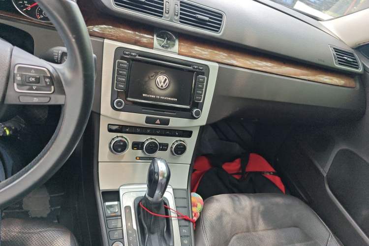 Used Volkswagen Magotan 2012 Travel Edition 2.0 TSI Luxury Version Audio And AC Panel
