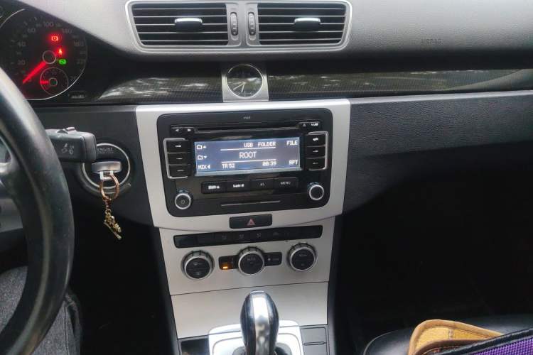Used Volkswagen Magotan 2012 1.4TSI Luxury Model Audio And AC Panel
