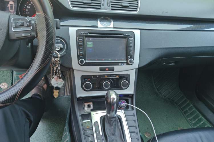 Used Volkswagen Magotan 2012 Revised Version 1.8TSI Leading Edition Audio And AC Panel