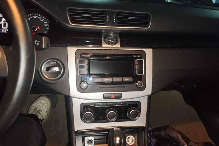 Used Volkswagen Magotan 2012 Revised Version 1.8TSI Leading Edition Audio And AC Panel