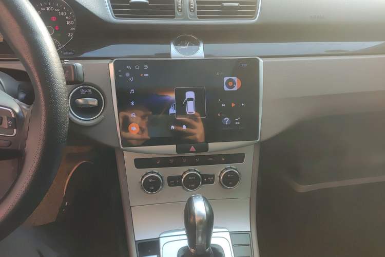Used Volkswagen Magotan 2012 2.0 TSI Ultimate Edition Audio And AC Panel