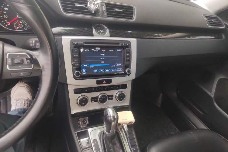 Used Volkswagen Magotan 2012 1.8TSI Luxury Model Audio And AC Panel