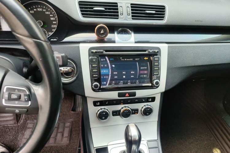 Used Volkswagen Magotan 2012 Revised 1.8TSI Luxury Version Audio And AC Panel