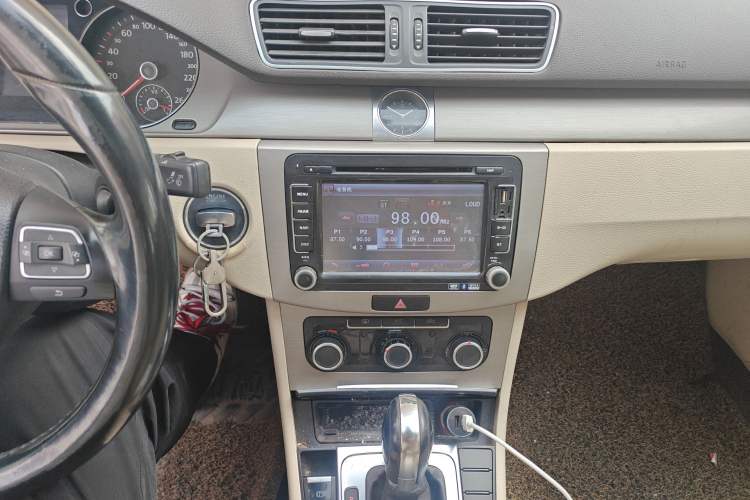 Used Volkswagen Magotan 2012 1.8TSI Luxury Model Audio And AC Panel