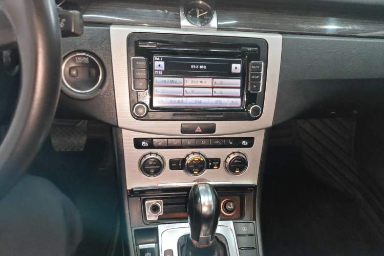 Used Volkswagen Magotan 2012 1.8TSI Prestige Model Audio And AC Panel