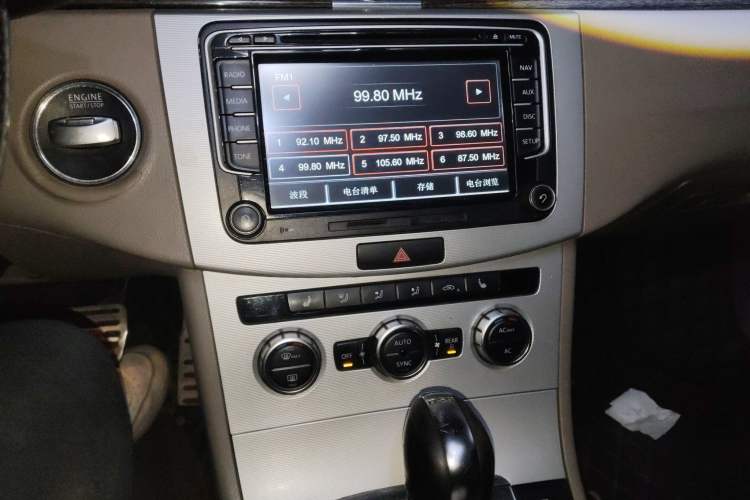 Used Volkswagen Magotan 2012 Facelift 2.0 TSI Prestige Model Audio And AC Panel