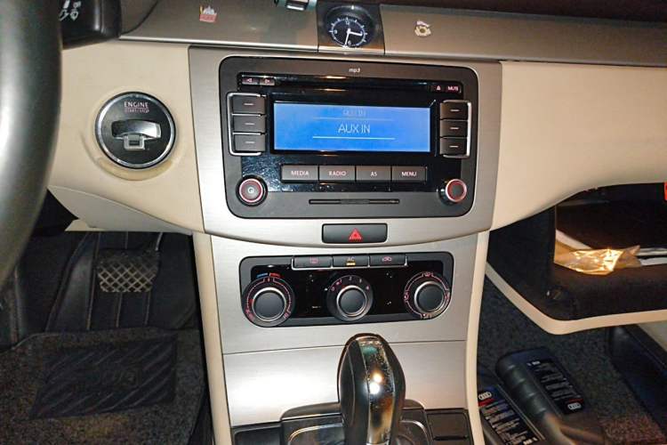 Used Volkswagen Magotan 2012 Revised Version 1.8TSI Leading Edition Audio And AC Panel