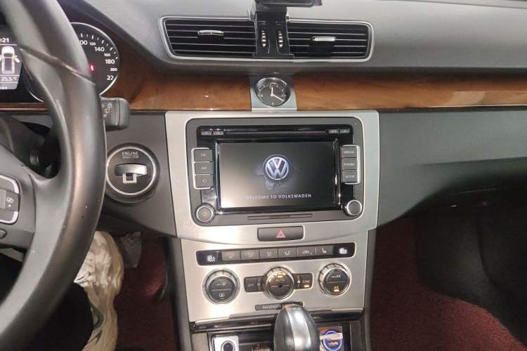 Used Volkswagen Magotan 2012 Travel Edition 2.0 TSI Comfort Version Audio And AC Panel