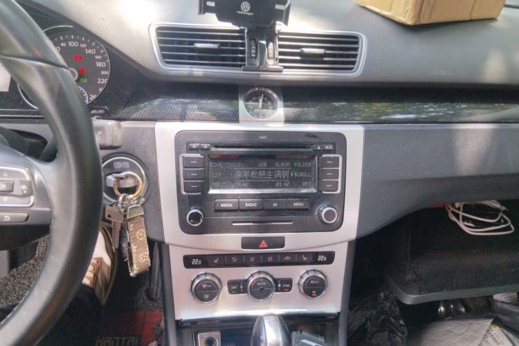 Used Volkswagen Magotan 2012 1.8TSI Luxury Model Audio And AC Panel