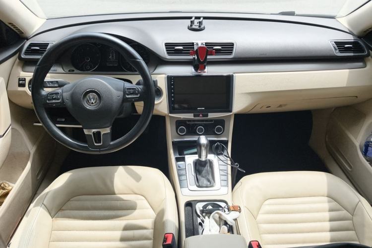 Used Volkswagen Magotan 2012 Revised Version 1.8TSI Leading Edition Center Console