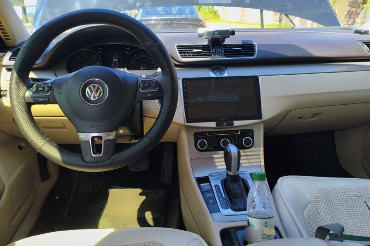 Used Volkswagen Magotan 2012 Revised Version 1.8TSI Leading Edition Center Console
