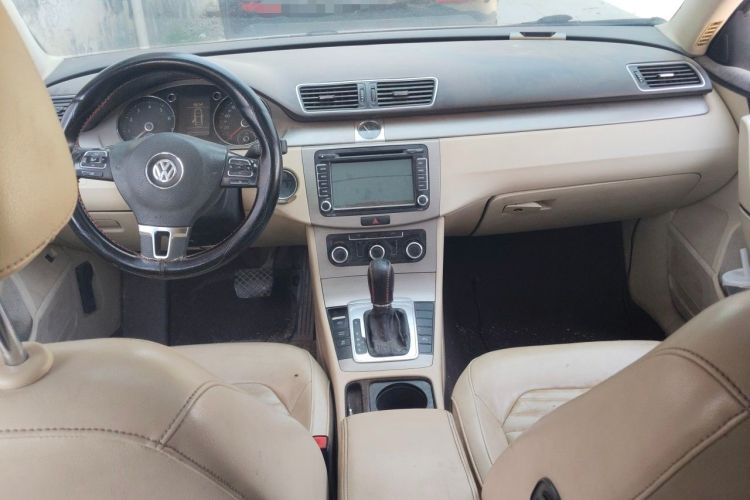 Used Volkswagen Magotan 2012 Revised Version 1.8TSI Leading Edition Center Console