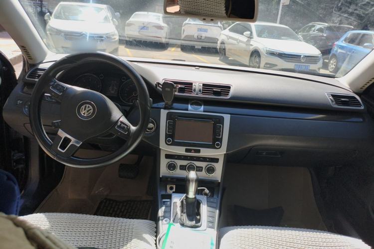 Used Volkswagen Magotan 2012 Facelift 1.8TSI Prestige Model Center Console