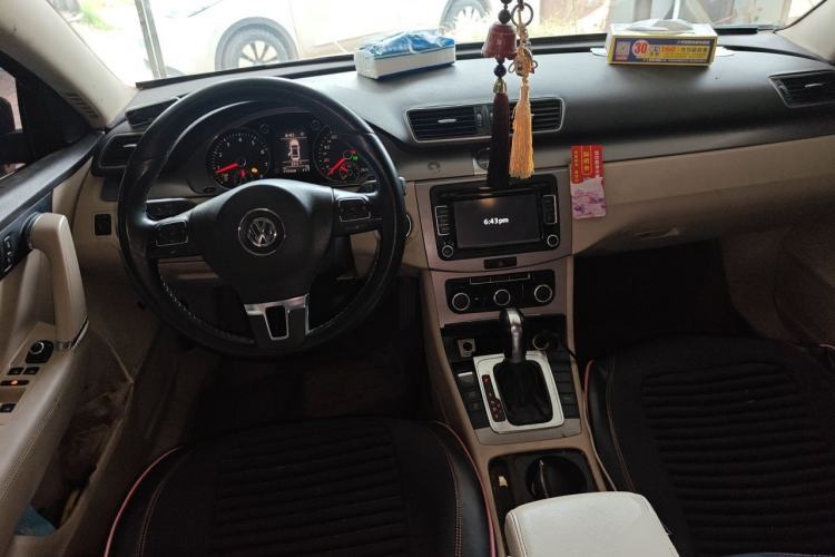 Used Volkswagen Magotan 2012 Revised Version 1.8TSI Leading Edition Center Console