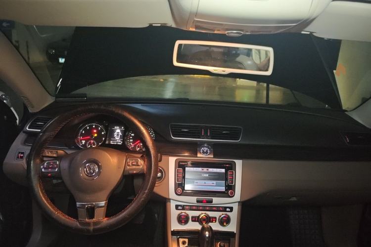 Used Volkswagen Magotan 2012 2.0 TSI Prestige Edition Center Console